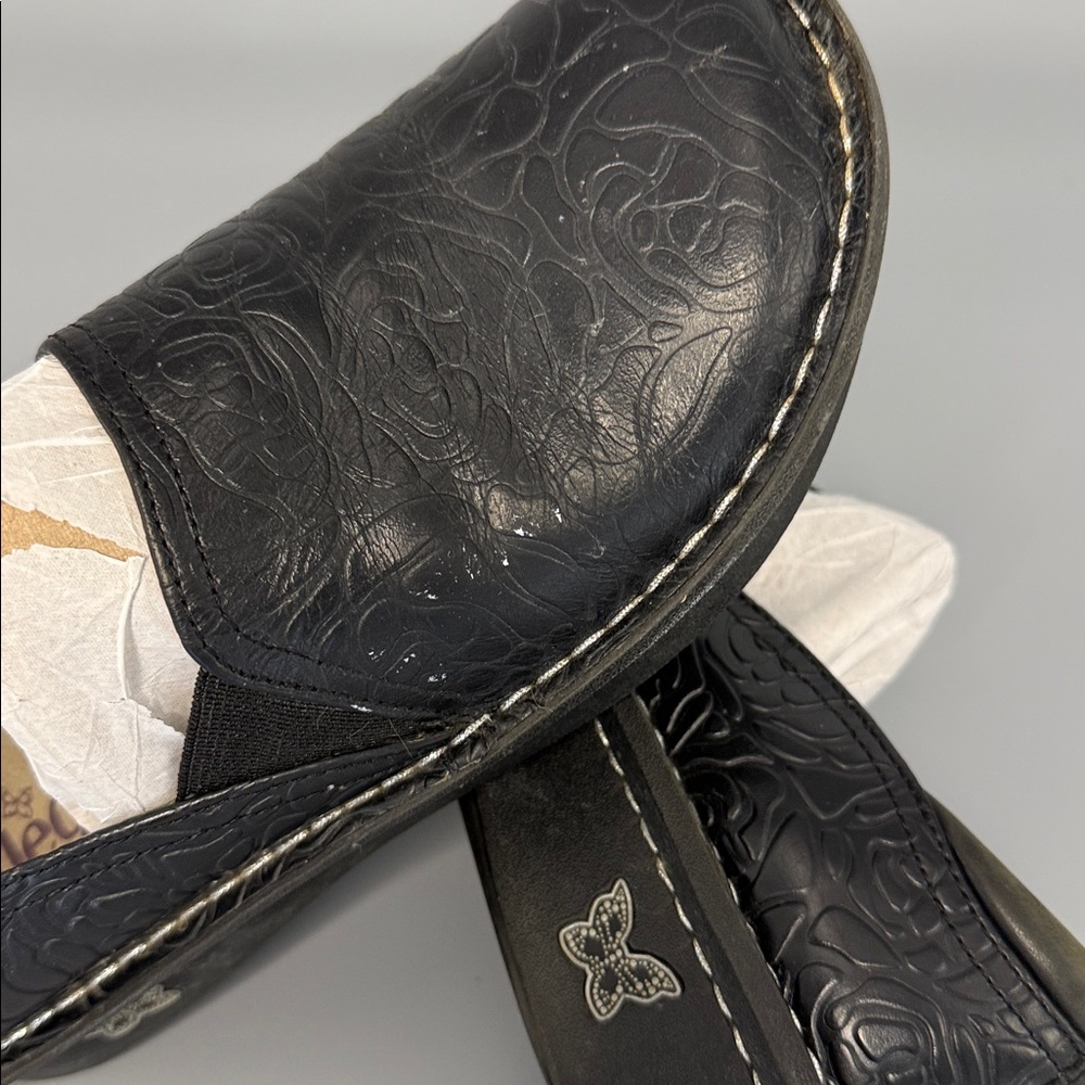 Alegria Debra Professional Clog –Black Embossed Rose Leather 38 EU (US 8-8.5) - Picture 8 of 11